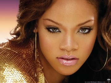 Rihanna Super Hot Celebrities Showing off Beauty Tips