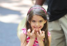 Suri Cruise Key Point Between Katie Holmes and Tom Cruise Suri Cruise Key Point Between Katie Holmes and Tom Cruise