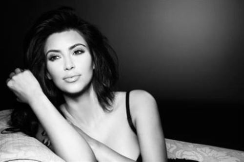 Kim Kardashian Debuts New Look on Twitter