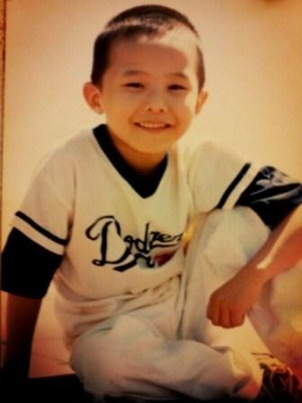 G-Dragon Showing Childhood Photos on Twitter