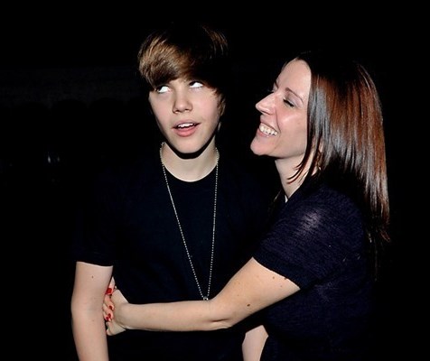 Justin Bieber's mother forced Him To Return To Selena