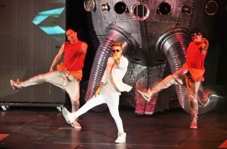 Justin Bieber In Hospital After Crumbling While Performing Live